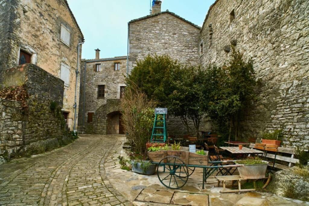 T 2 Dans Village Vacances 3 *** A Saint Geniez 2 Piscines Chauffee Pierrefiche  Εξωτερικό φωτογραφία